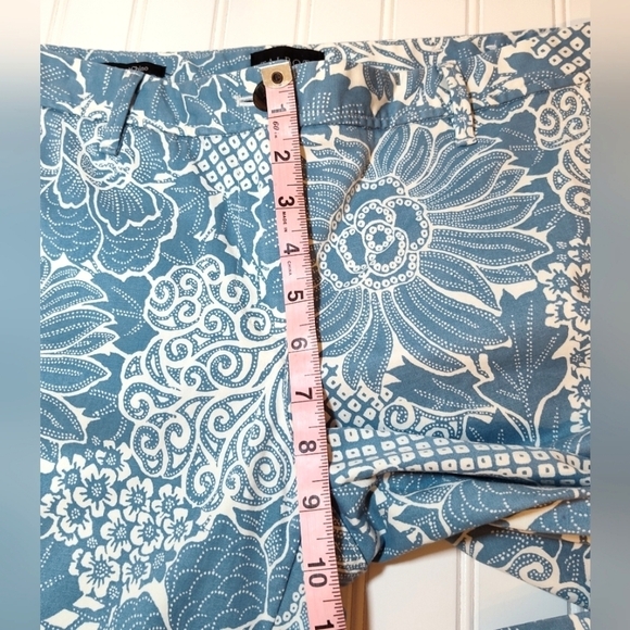 Talbot's women's blue floral print relaxed chino pants size (4) - Picture 12 of 13